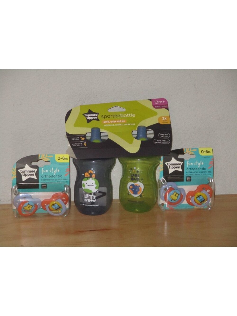 Tommee Tippee 1 Sportee Bottle 12 Months Non Spill Grap 2 Pacifiers Lot of  3